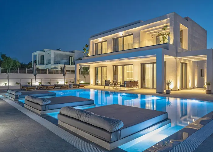 فيلة Christian Luxury