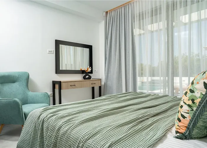 فيلة Christian Luxury *