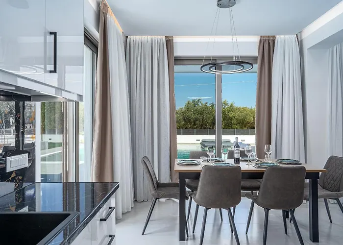 فيلة Christian Luxury تسيليفي