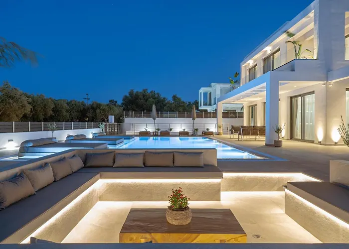 Christian Luxury فيلة