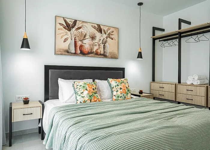 فيلة Christian Luxury