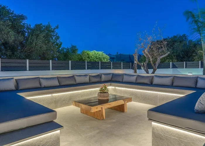 فيلة Christian Luxury