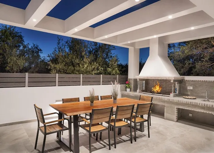 Christian Luxury فيلة *