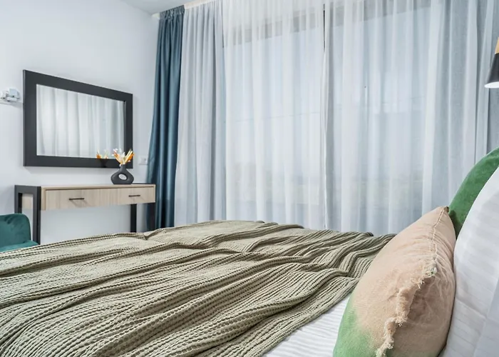 فيلة Christian Luxury *