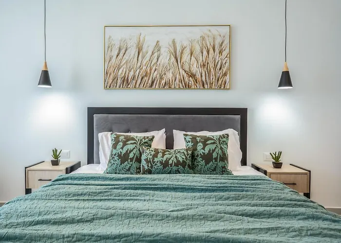 Christian Luxury * تسيليفي