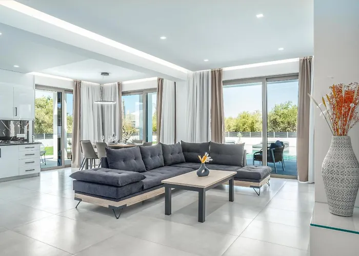 Christian Luxury فيلة تسيليفي